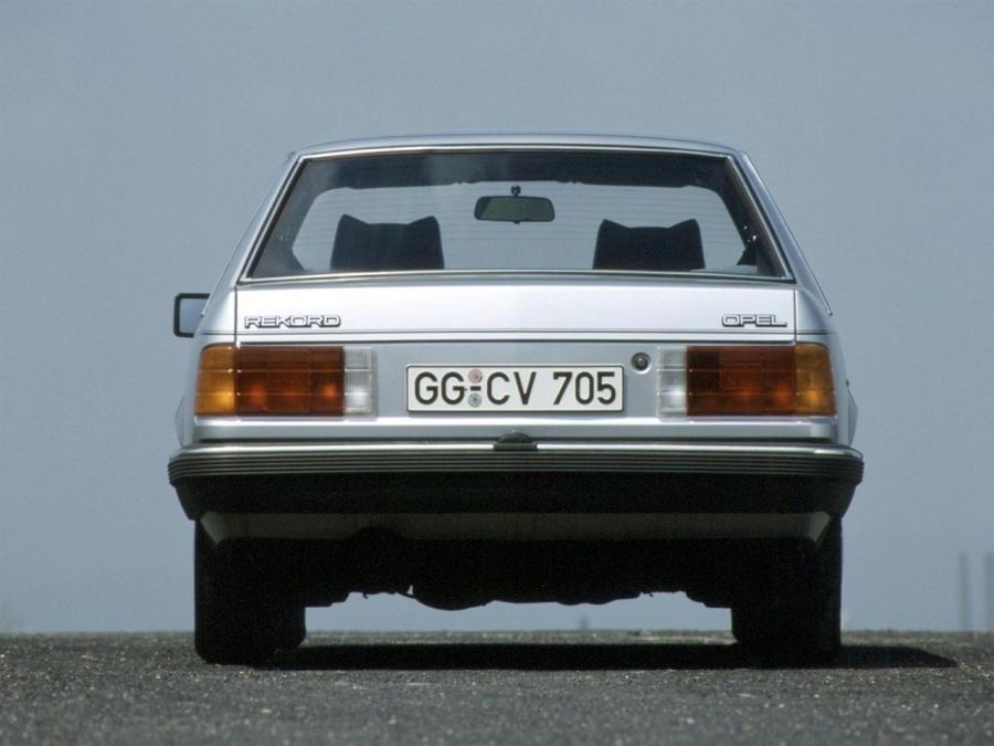  Opel Rekord 1982 года  (фото 15 из 21)